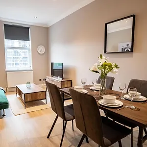 Deluxe Modern 1&2 Bed Near & Station Apartment